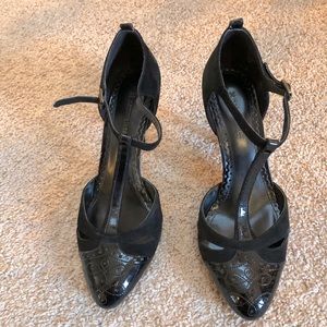 Naturalizer 7.5 suede and patent heel